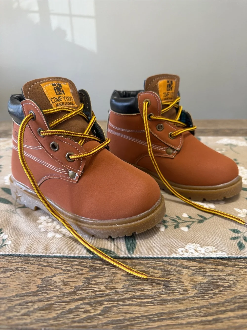 Comfy Kids' Brown Work Boots with Yellow Laces Size 29 or‎ 11.5 US Size